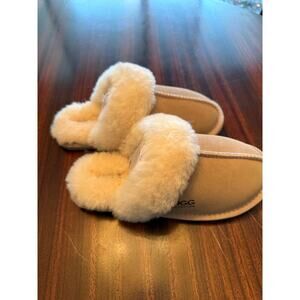 UGG Scuffette Sand Women’s EU 35–36 US 5.5 NWOB Shearling Slippers